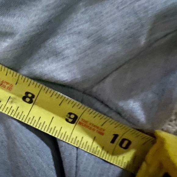 Express size 8R, columnist gray block capri - Picture 7 of 8